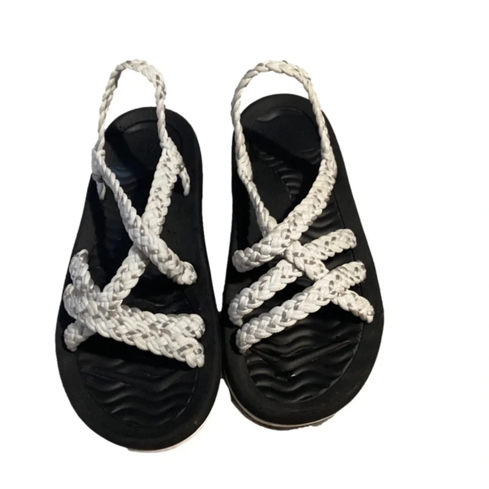 MEGNYA Women's Comfortable Summer Sandal Shoes w Arch Support 8 M White Silver